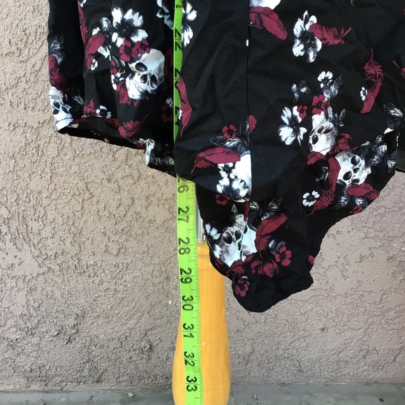 Torrid Skull and Flowers Challis Top - Picture 6 of 11